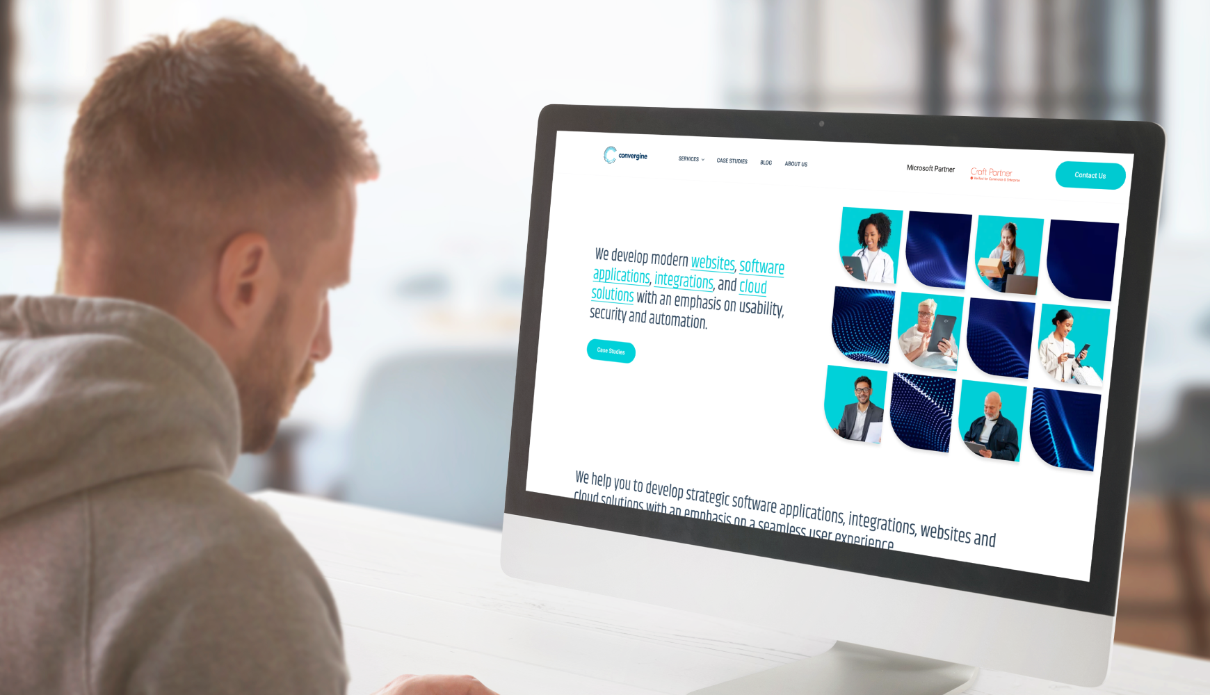 Professional web development agency team showcase demonstrating advantages over the cons of hiring a freelance web designer for business growth